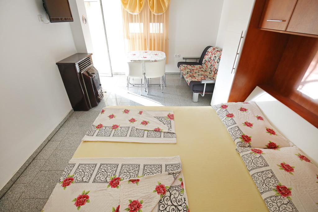 Apartments Tina P Vir Exterior foto