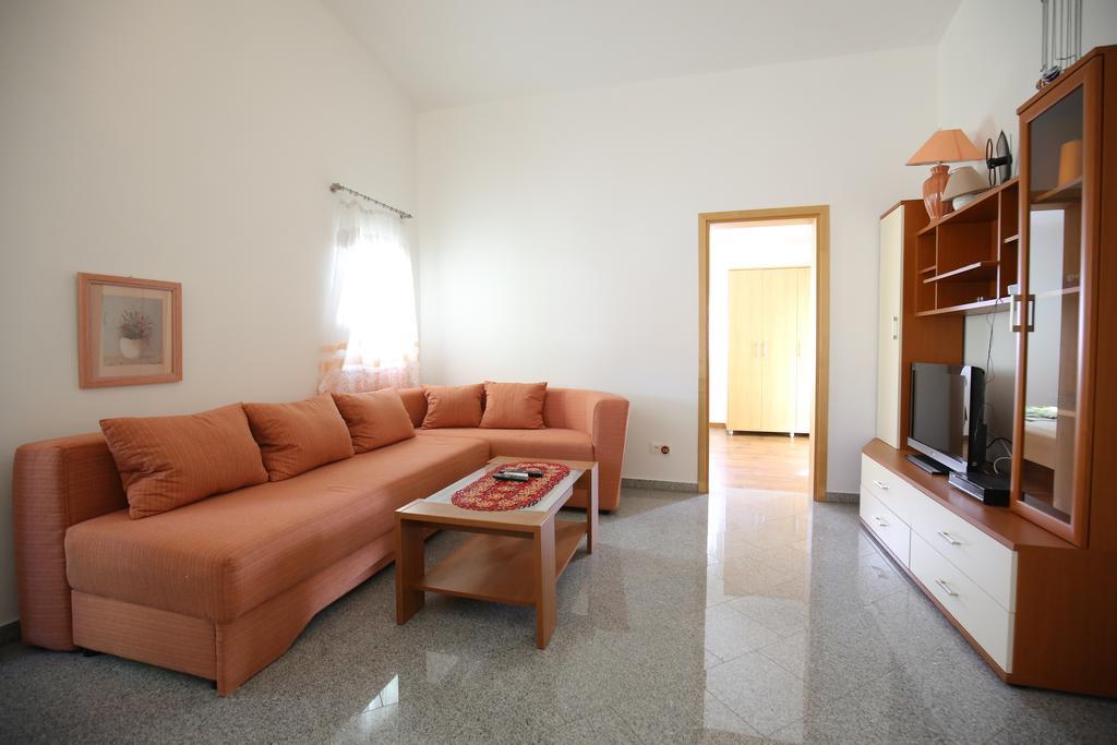 Apartments Tina P Vir Exterior foto